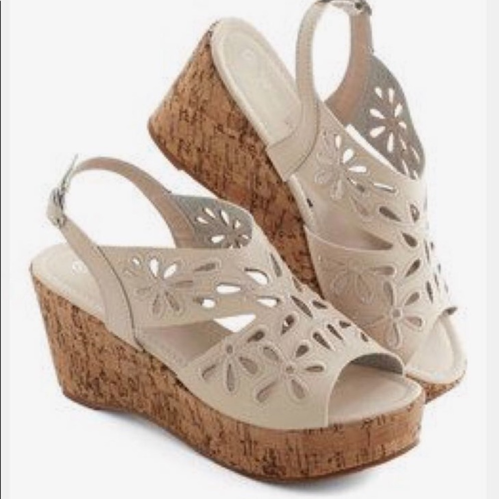 NatureBreeze Stack Sandals Size 8 - EUC